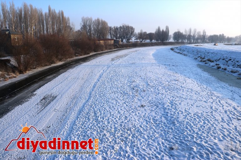  şadırvanlar Dere buz tuttu - AĞRI ve 8