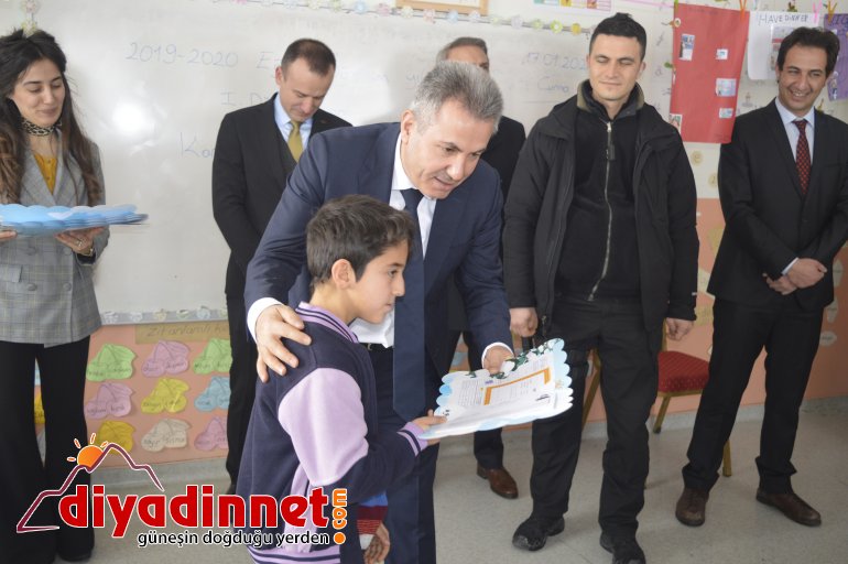 Ağrı'da 165 bin öğrenci karne alarak yarıyıl tatiline başladı