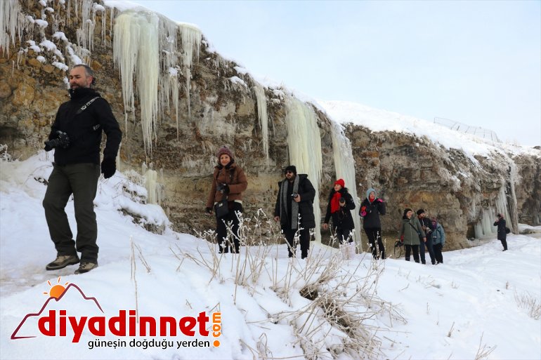 uzun buz sarkıtları