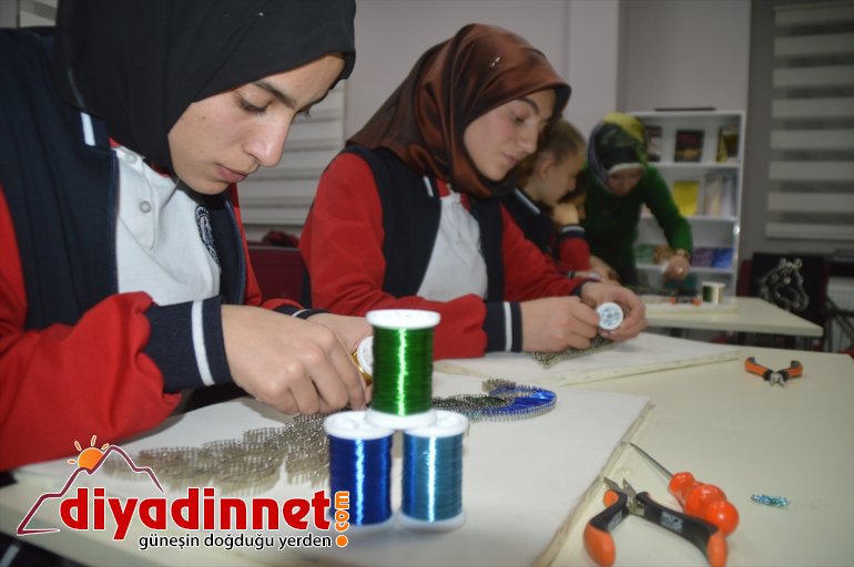 Ağrılı kızlar kaymakamlık desteğinde sanat ile tanışıyor