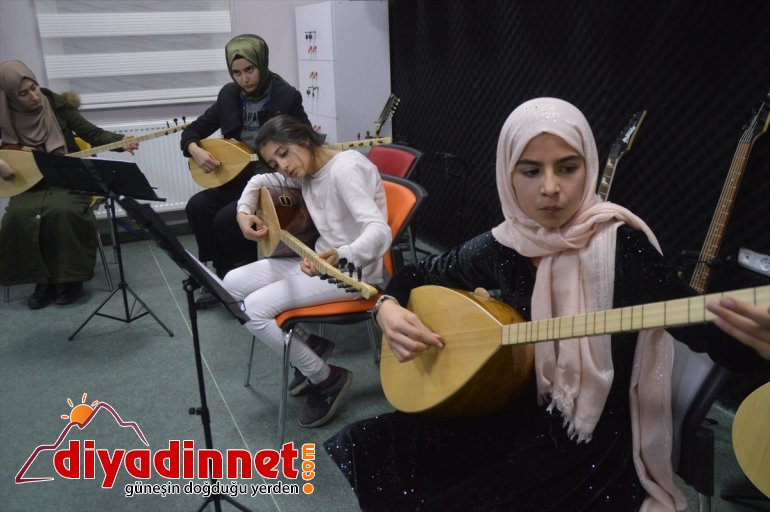 Ağrılı kızlar kaymakamlık desteğinde sanat ile tanışıyor4