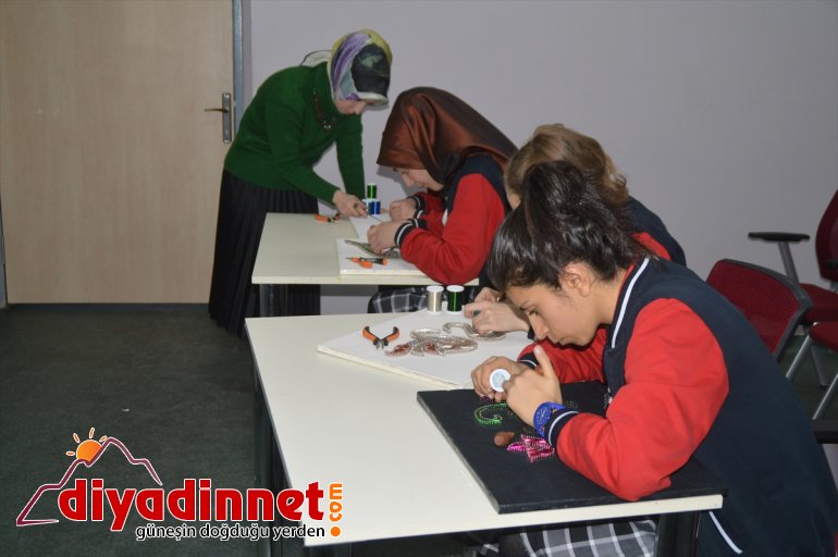 Ağrılı kızlar kaymakamlık desteğinde sanat ile tanışıyor5