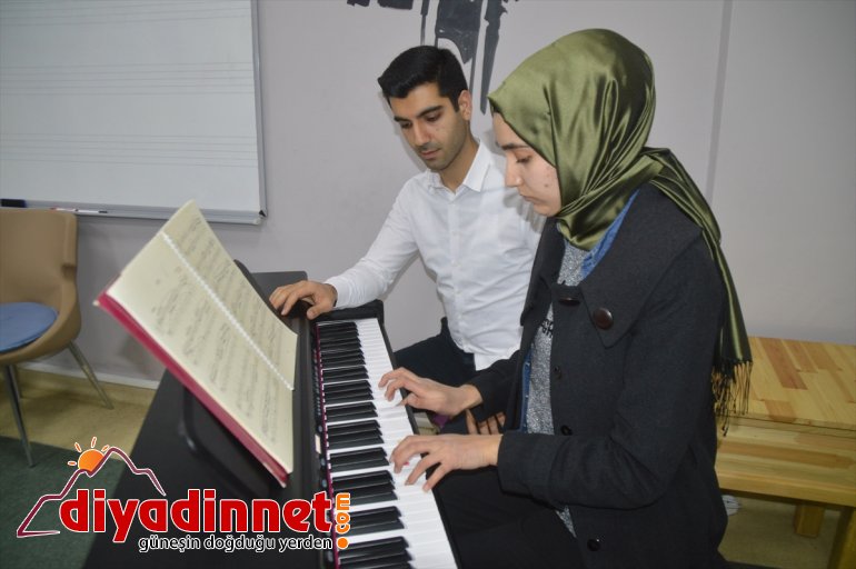 Ağrılı kızlar kaymakamlık desteğinde sanat ile tanışıyor8