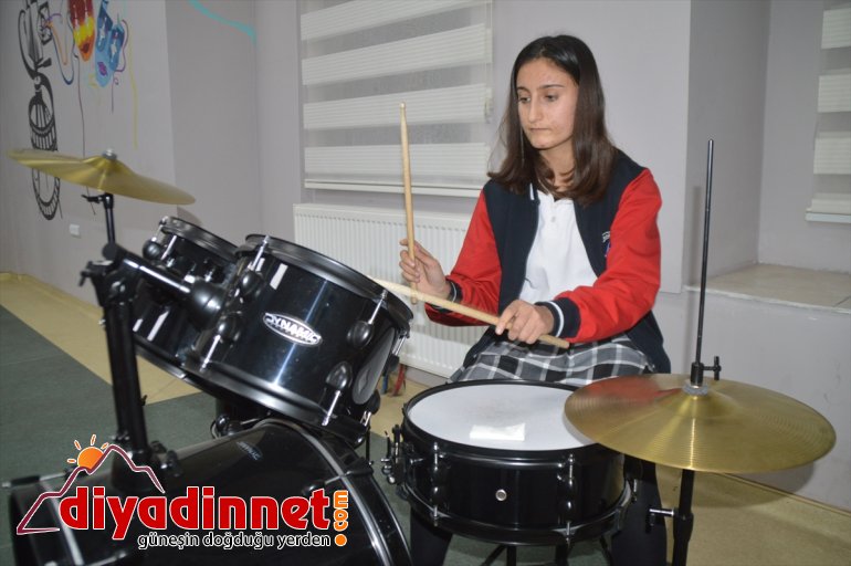 Ağrılı kızlar kaymakamlık desteğinde sanat ile tanışıyor9