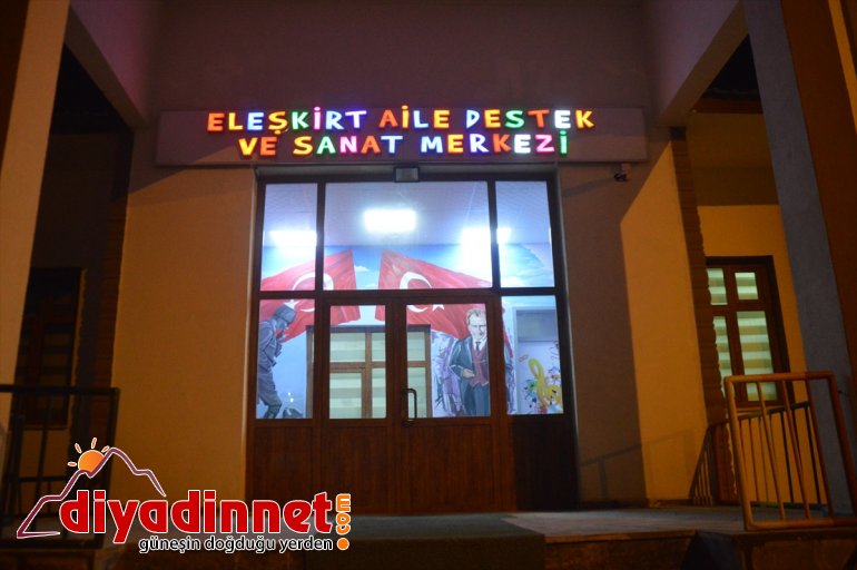 Ağrılı kızlar kaymakamlık desteğinde sanat ile tanışıyor10