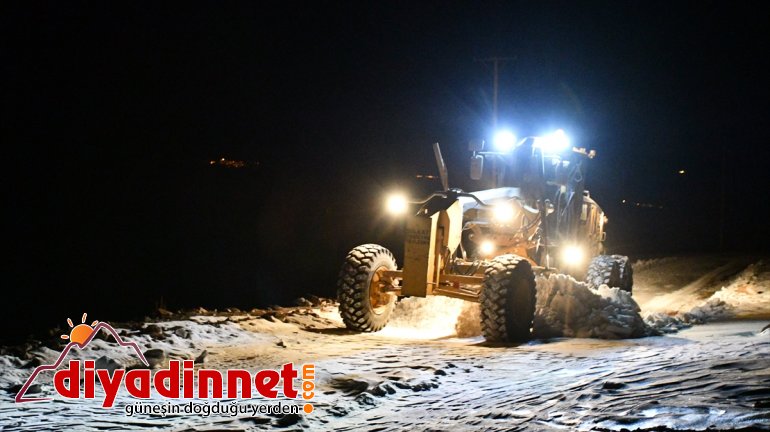 Ağrı'nın 2 bin rakımlı dağ köyü yollarını kar timleri ulaşıma açtı