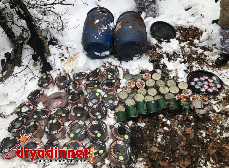Bitlis'te teröristlere ait mühimmat ve gıda malzemesi bulundu