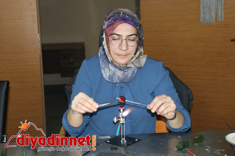 Atık şişeler Ağrılı kadınların elinde sanat eserine dönüşüyor - AĞRI 8