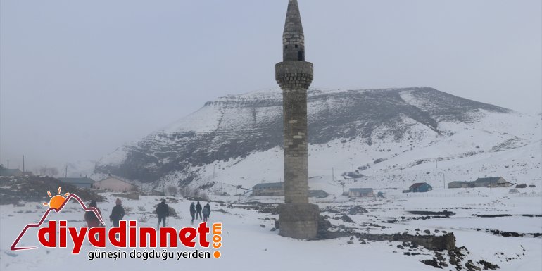 Baraj suları çekilince görünen eski köy, fotoğrafçıların ilgi odağı oldu - AĞRI1