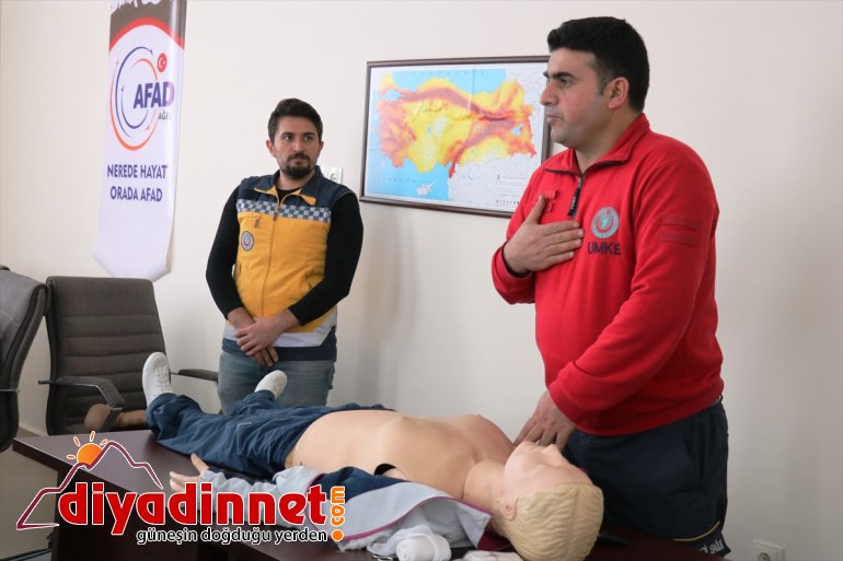 ilk mensuplarına basın Ağrı