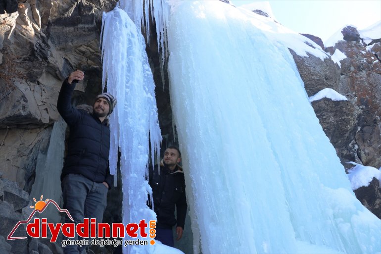 Toklu Şelalesi görsel şölen sunuyor tutan Buz 1