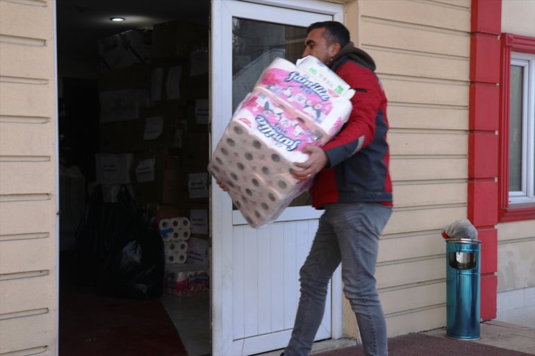 Depremin vurduğu Elazığ a bir yardım eli de Ağrı dan3