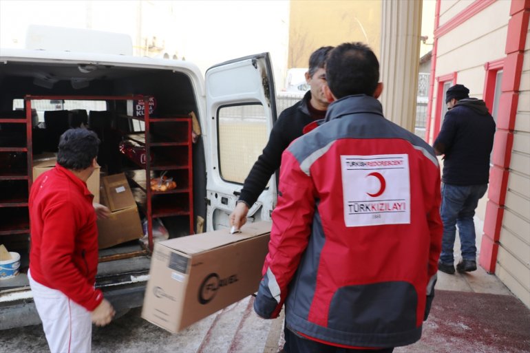 Depremin vurduğu Elazığ a bir yardım eli de Ağrı dan4