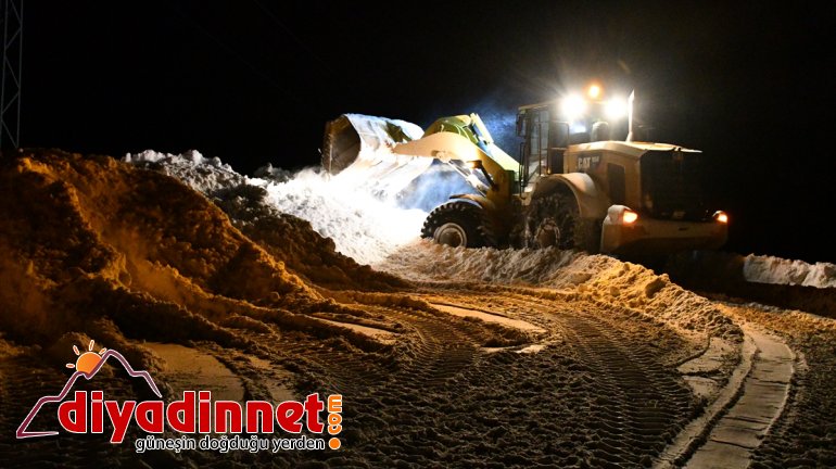 Doğubayazıt ta bin rakımdaki köylerde metrelik karla mücadele13