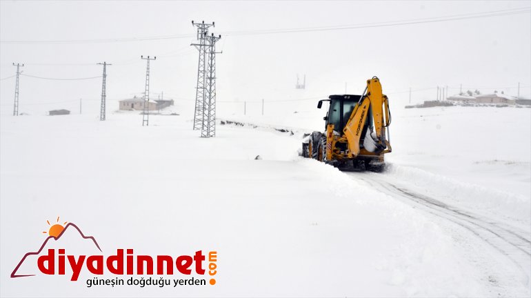 Yolu kurtarıldı 2 saatlik kapanan çalışmasıyla hasta, ekiplerin kardan köydeki 5
