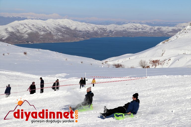 Elazığ'da göl manzaralı kayak merkezinde sezon açıldı
