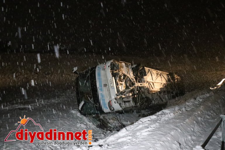 Ağrı-İzmir yolcu otobüsü Erzincan'da devrildi 15 kişi yaralı