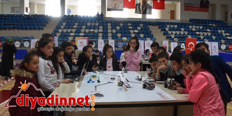 Hakkari'de "geleceğin teknoloji yıldızı" adayları yeteneklerini sergiledi