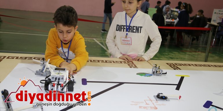 "Genç mucitler" projelerini sergiledi