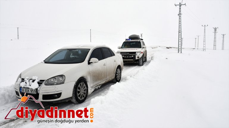 ekiplerin hasta, saatlik 2 kardan köydeki kurtarıldı Yolu kapanan çalışmasıyla 4