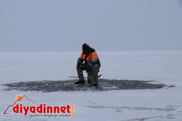 gölde AĞRI zorlu rakımlı bin Buzla - balık avı kaplı 241 2 4