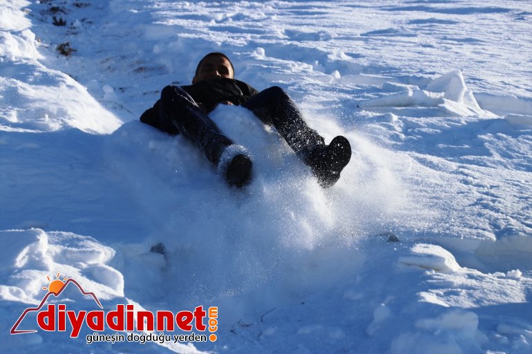 torbalarıyla eğlencesi Ağrılı çocukların kayak kömür 4