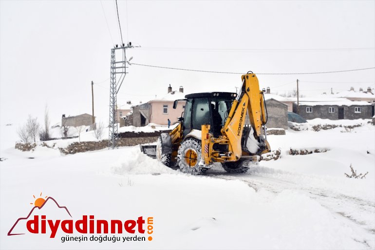 saatlik Yolu kurtarıldı ekiplerin kardan kapanan hasta, köydeki çalışmasıyla 2 3