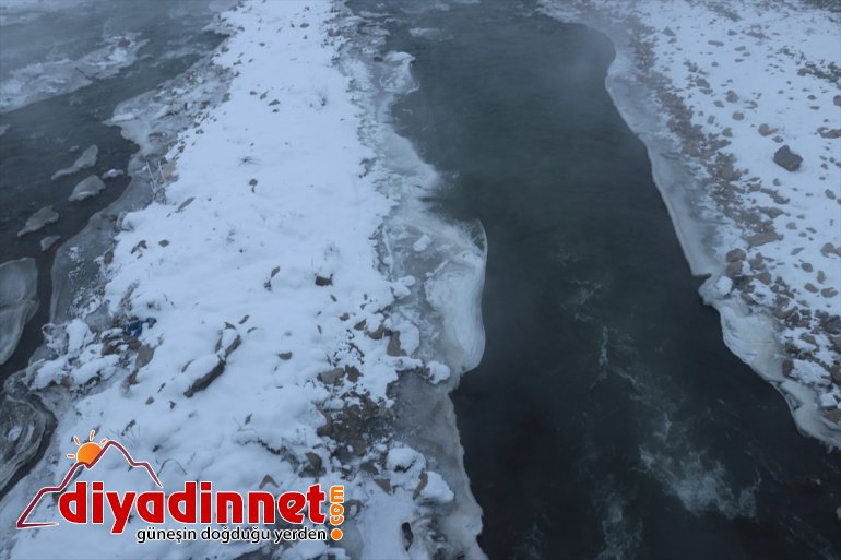 Murat Nehri buzla kaplandı - AĞRI1