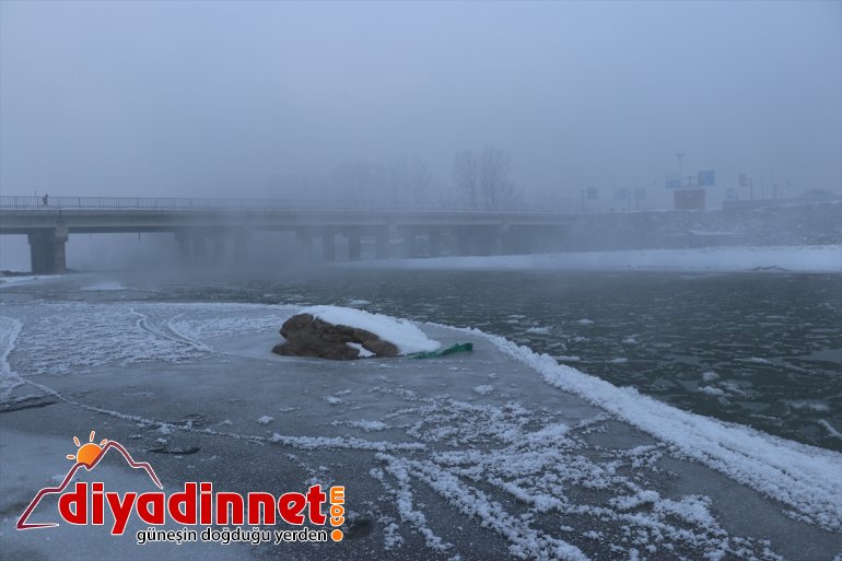 Murat Nehri buzla kaplandı - AĞRI7