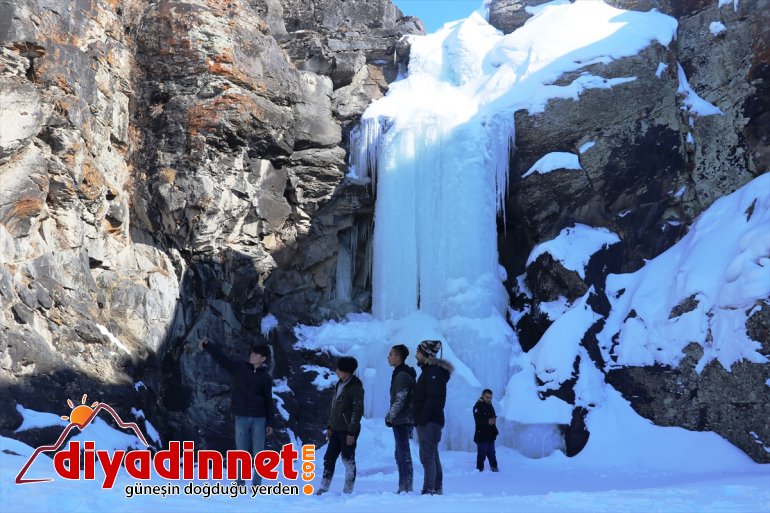 Şelalesi görsel tutan Buz sunuyor şölen Toklu 9