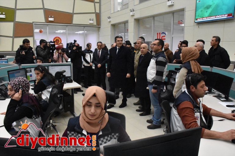 Yeni yıla nöbet tutarak giren jandarma ve polislere tatlı ikramı4