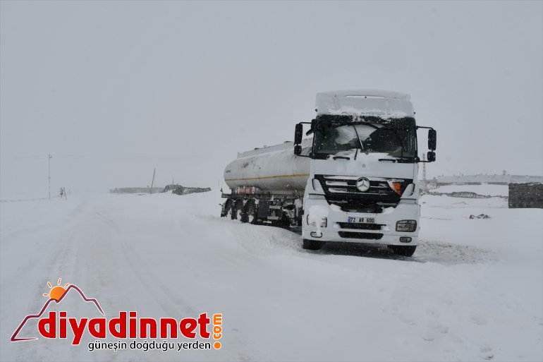 Ağrı'da Tendürek Geçidi kontrollü olarak ulaşıma açıldı