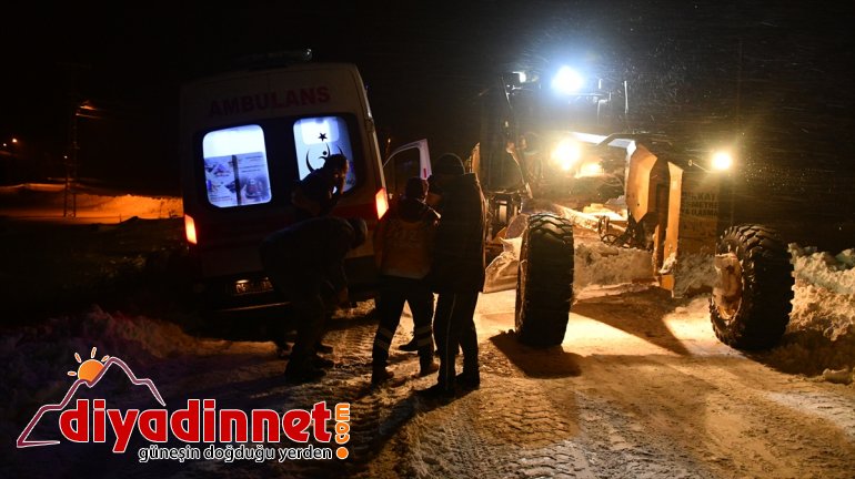 Ağrı'da 2 hasta kar nedeniyle 4 saatlik çalışmanın ardından hastaneye ulaştırıldı