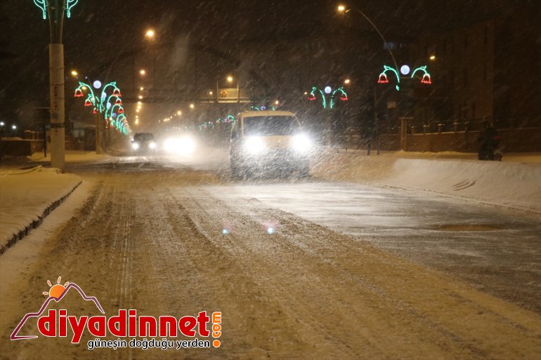 Ağrı da elektrik arızasına giderken karda mahsur kalan ekip kurtarıldı2