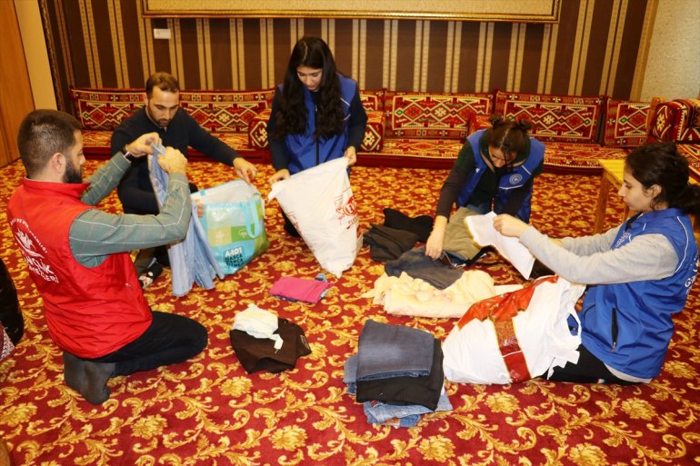 Ağrı da kadınlar atık kumaşlardan İdlib deki çocuklar için giysi ve oyuncak üretiyorlar4