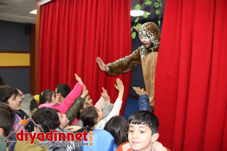 Ağrı da minik öğrenciler ilk defa tiyatro izledi9