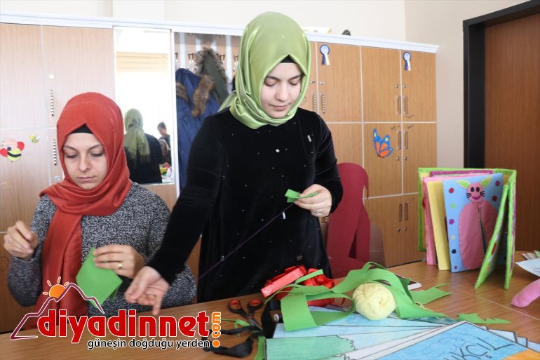 AĞRI depremzede çocuklar oyuncak hazırlıyor öğrenciler için ve - Öğretmen 2