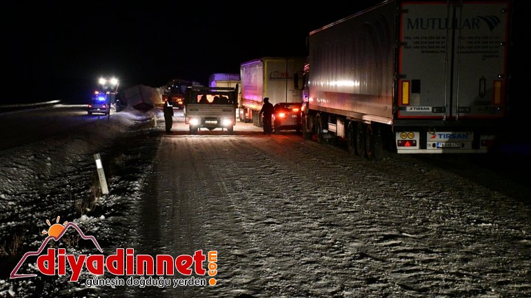 AĞRI aksadı tır - nedeniyle Ağrı-İran ulaşım Devrilen yolunda kara 8