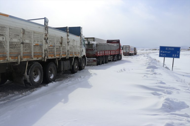 Ağrı-Van kara yolu geçici süreyle ağır tonajlı araçların geçişine kapatıldı1