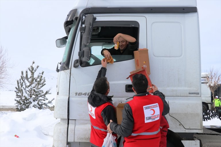 Ağrı Van kara yolu geçici süreyle ağır tonajlı araçların geçişine kapatıldı3