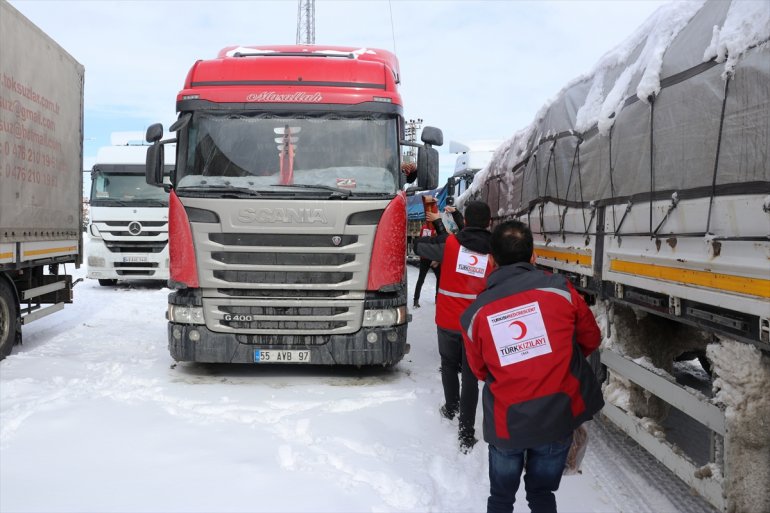 Ağrı Van kara yolu geçici süreyle ağır tonajlı araçların geçişine kapatıldı6