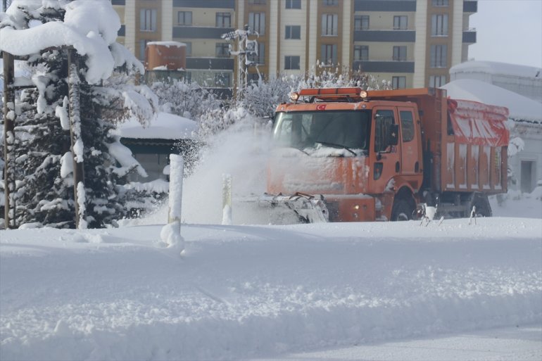 Ağrıda köy yolu ulaşıma açıldı2