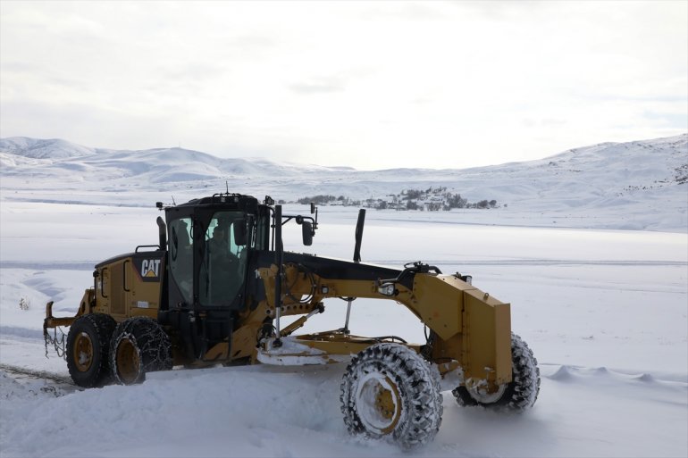 Ağrıda köy yolu ulaşıma açıldı5