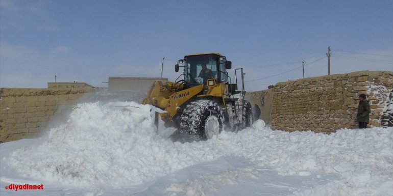 Van'da yolu kardan kapanan mahalledeki hasta 5 saatlik çalışmayla hastaneye ulaştırıldı