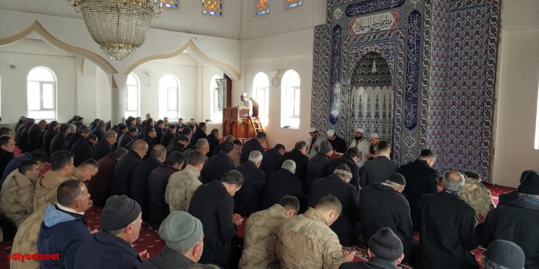 Çığ düşmesinde hayatını kaybedenler için Gürpınar'da mevlit okutuldu