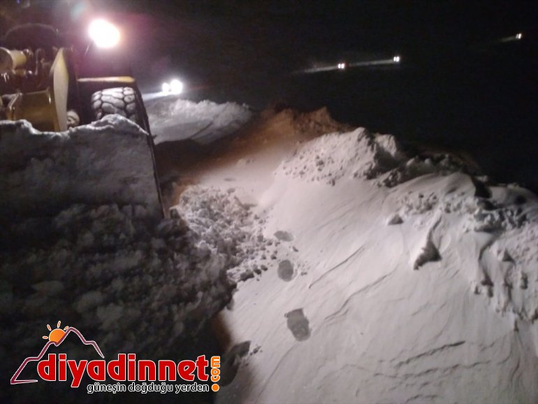 Tendürek Dağı eteğinde tipide mahsur kalan 30 kişi kurtarıldı