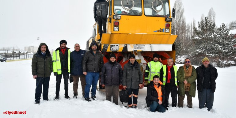 Demir yolunun kar savaşçıları 24 saat görev başında - KARS 1