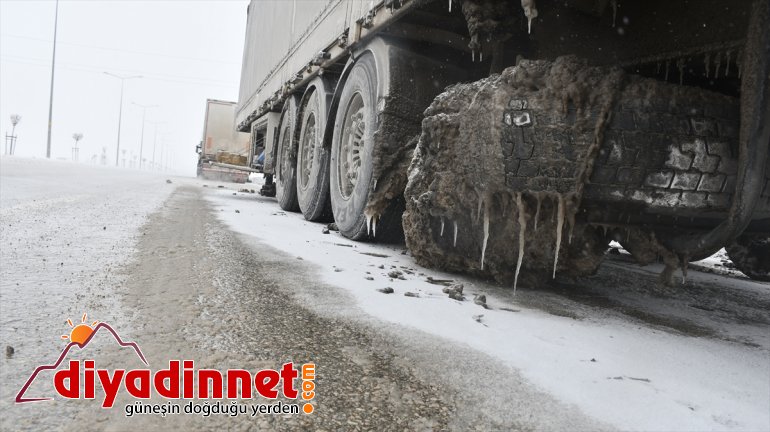 yolda - tırlar AĞRI Yakıt donan deposu kaldı 6