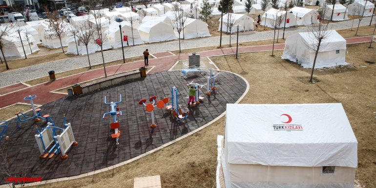 Elazığ'da depremin yaraları sarılıyor