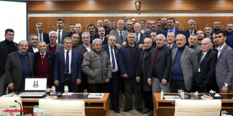 Erzurum Büyükşehir Belediye Başkanı Mehmet Sekmen esnafla bir araya geldi1